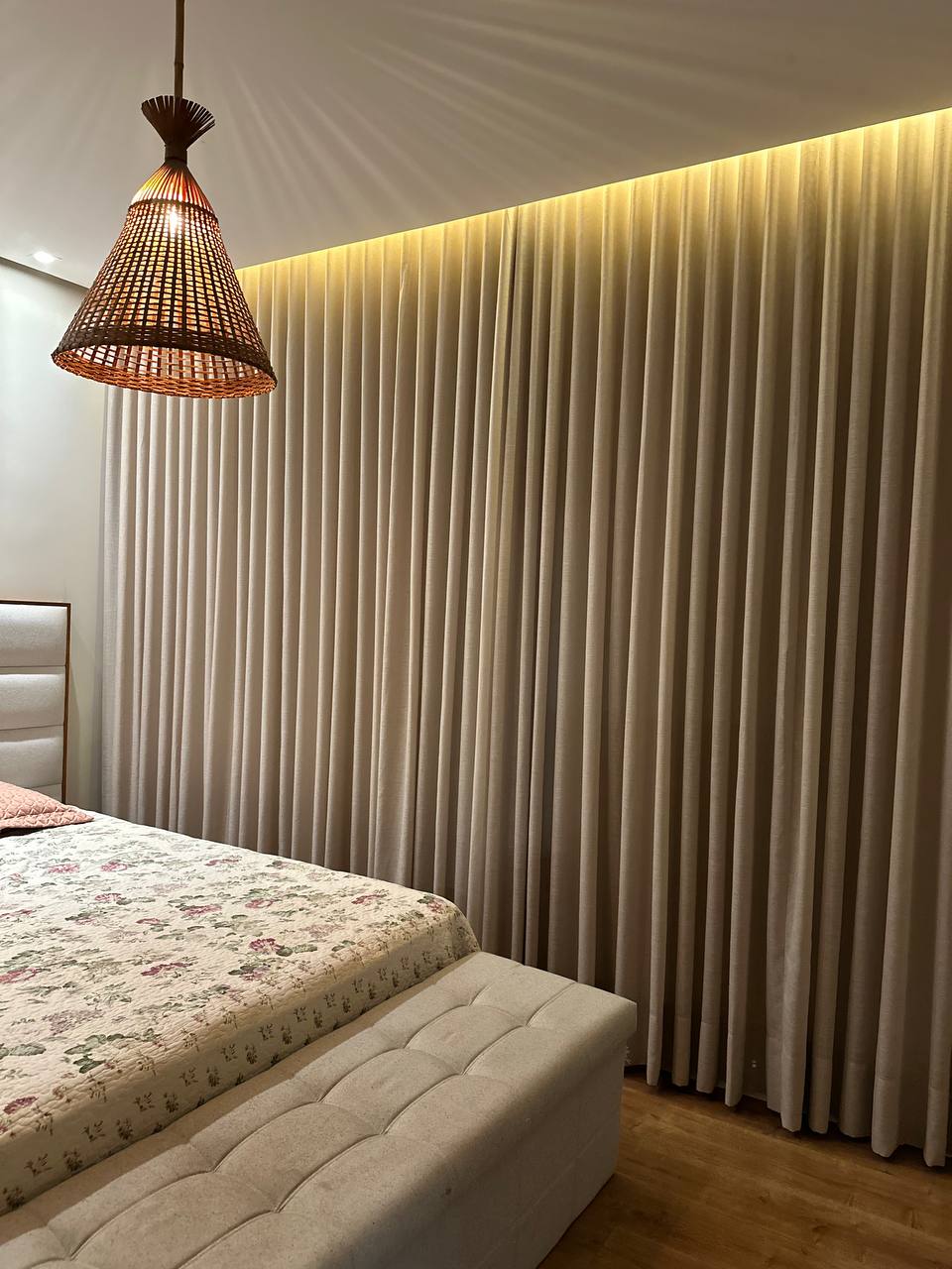 Quarto com cortinas sob medida ShowHome