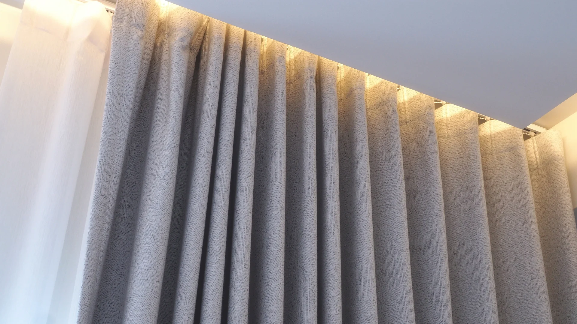 Cortina Wave ShowHome com ondas perfeitamente alinhadas